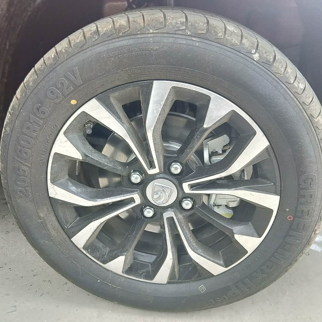 漂亮的套色轮毂