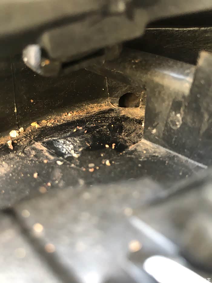 无锡长安车友会给逸动检查天窗排水孔