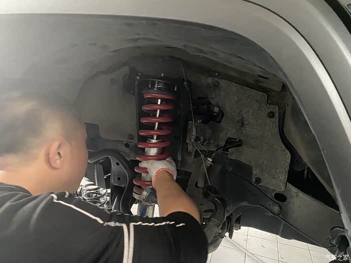 坦克300改装raptor氮气减震