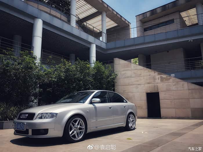 麻麻赖赖的,一点都不圆润,盘她。奥迪A4B6。