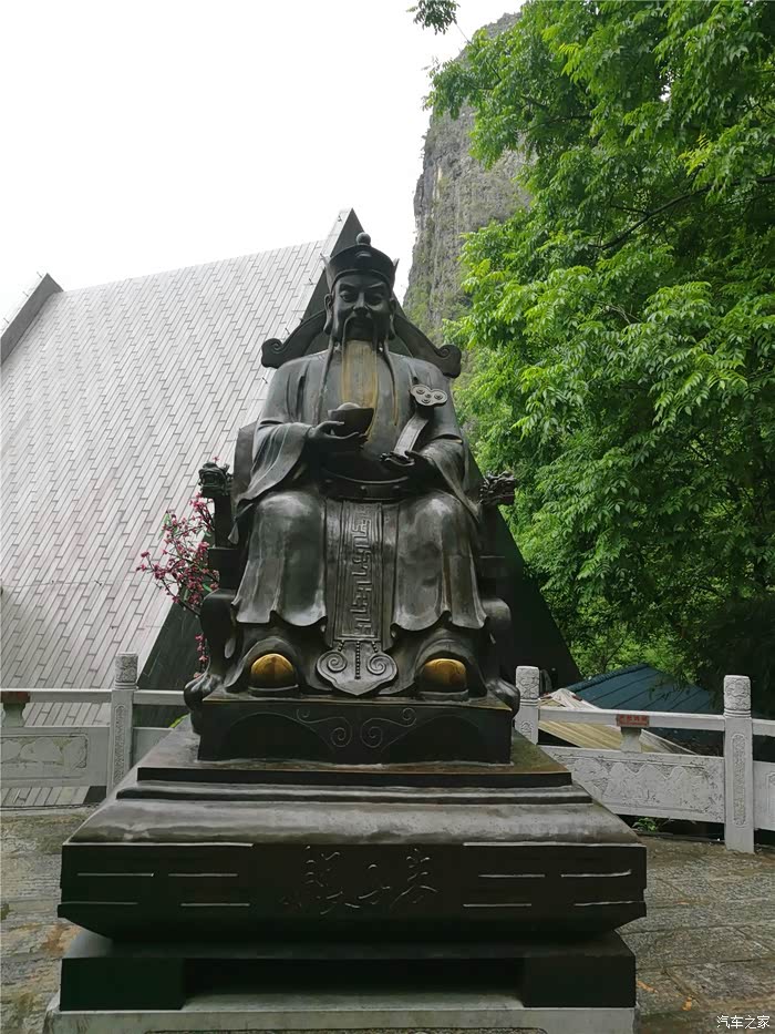 跟着老婆全国游七季之二十广西,奔波千里到阳朔,银子岩中宝贝多