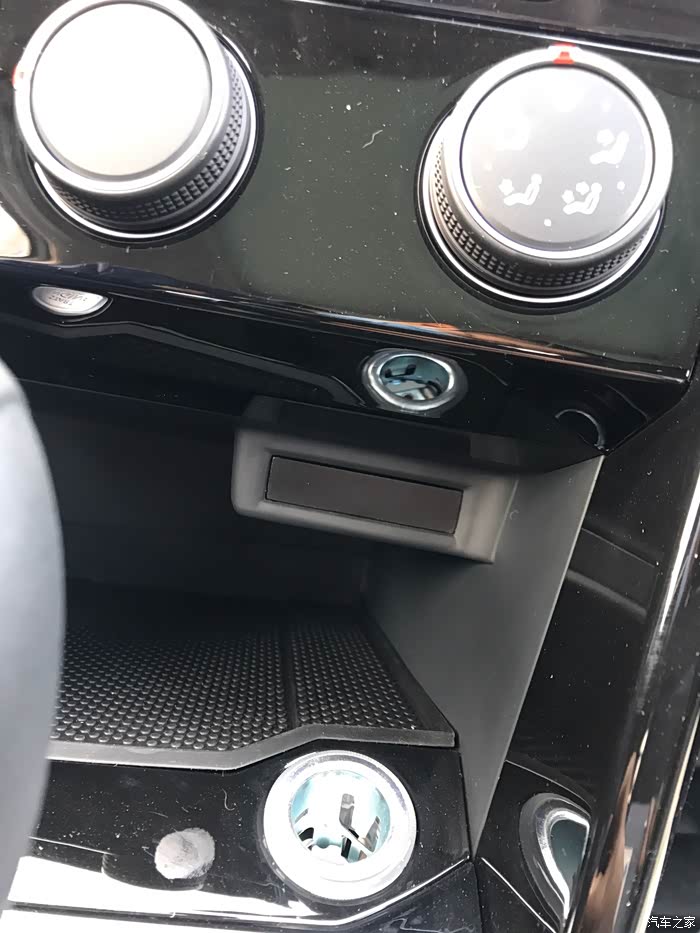 但诚意足,比如没法折叠后视镜,手机兜那留着位置就是没有给usb留口