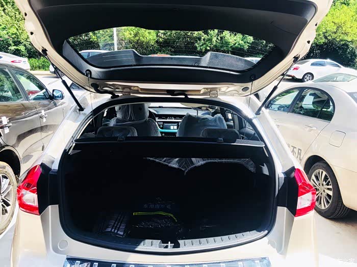 后备箱就一个字, 太小了!