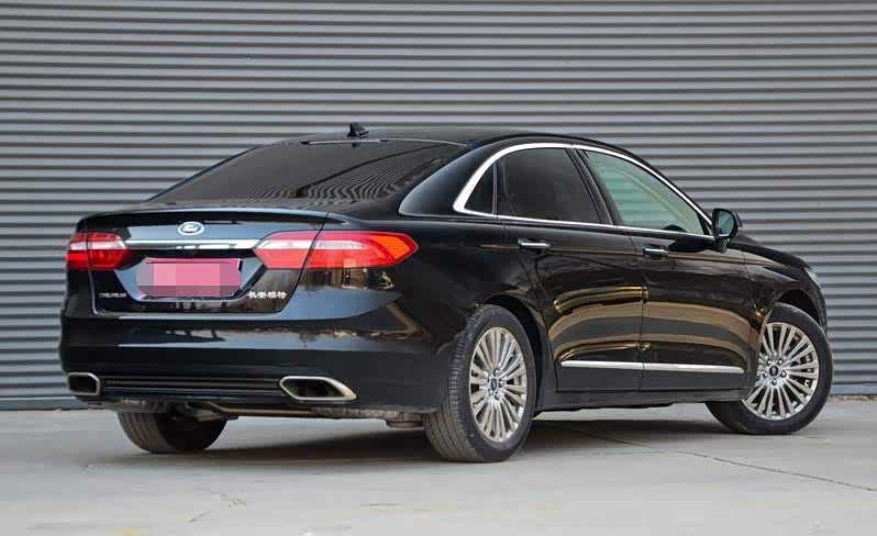 福特金牛座是一款舒适型轿车.空间大,动力强,操控好.