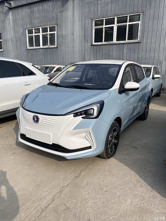 奔奔estar蓝白双拼色