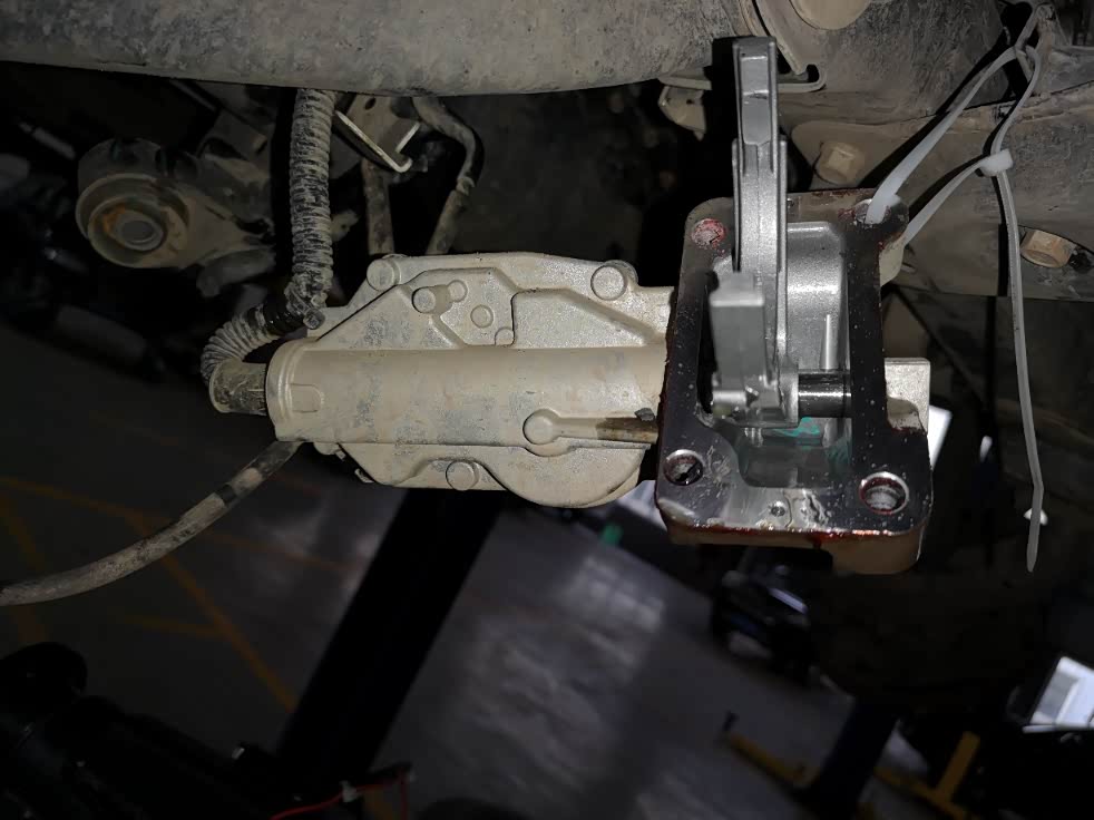 前桥电锁开始装车这下两把差速锁