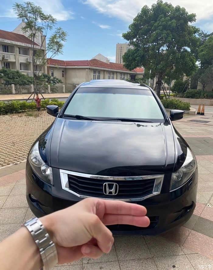 简简单单的八代雅阁外观