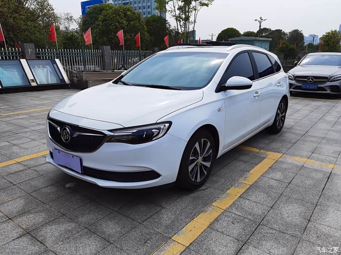 出售2021年1月上牌白色阅朗19款18t自动互联精英型