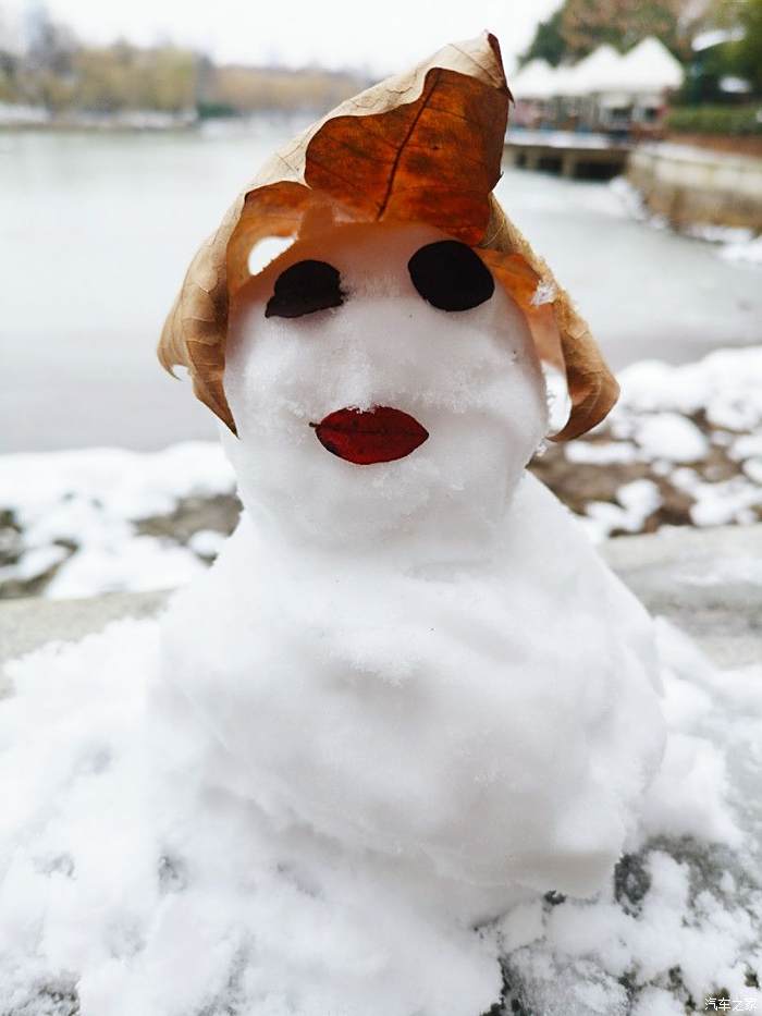 晚上堆雪人图片 实景图片