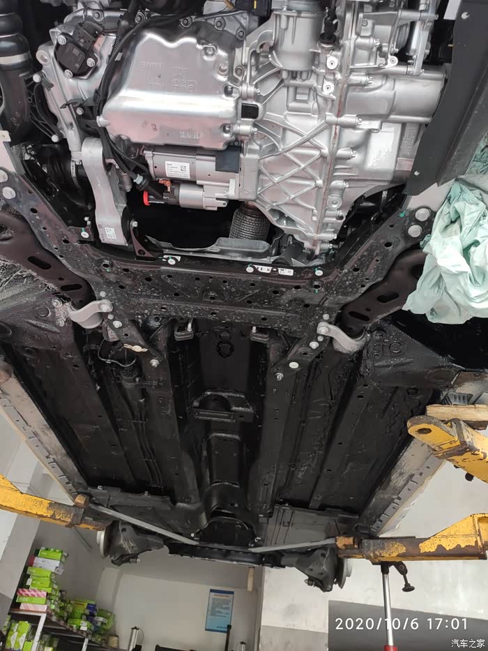 宝马x12020底盘装甲作业