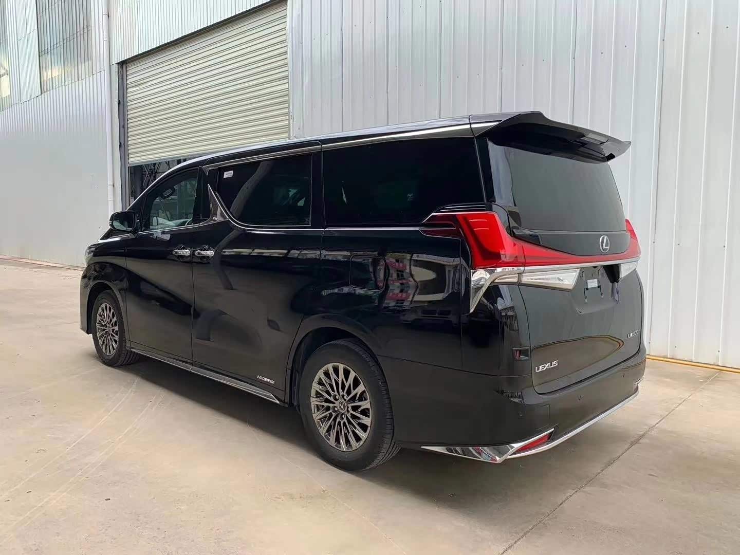 雷克萨斯lm300h 4座版,帅气十足.