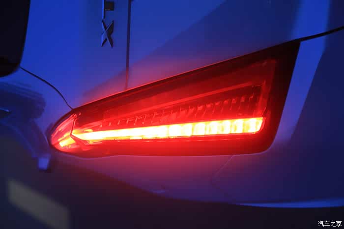 所有车尾灯都竖起来