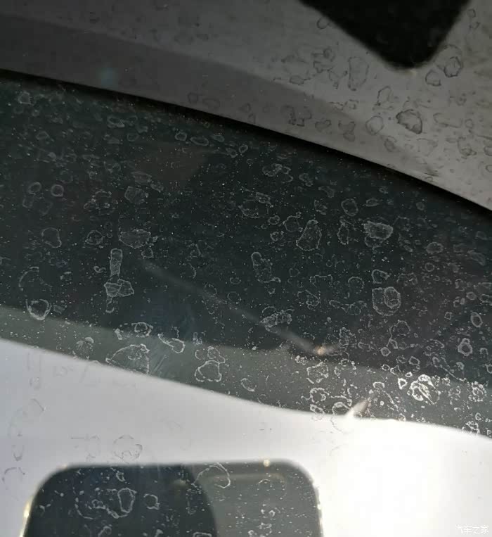 车漆表面残留水斑怎么解决