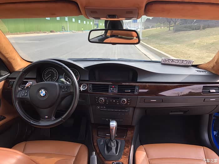 宝马e92 330i 10款 后驱马鞍棕内饰