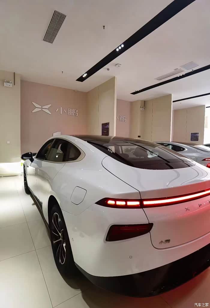 【图】p7新款星云白色店内实拍!确实不错!_小鹏p7论坛_汽车之家论坛