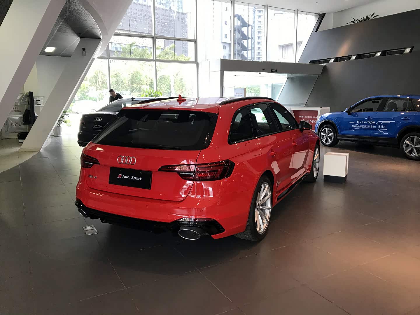 奥迪rs4avant米萨诺红很动感的颜色