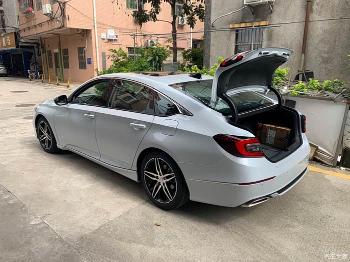 提车105代雅阁尊贵版格陵兰白