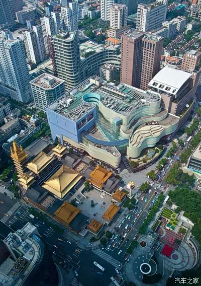 鸟瞰静安寺静安公园(引用网络图片) 静安区由静安寺而名