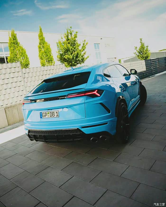 配色独特的兰博基尼urus