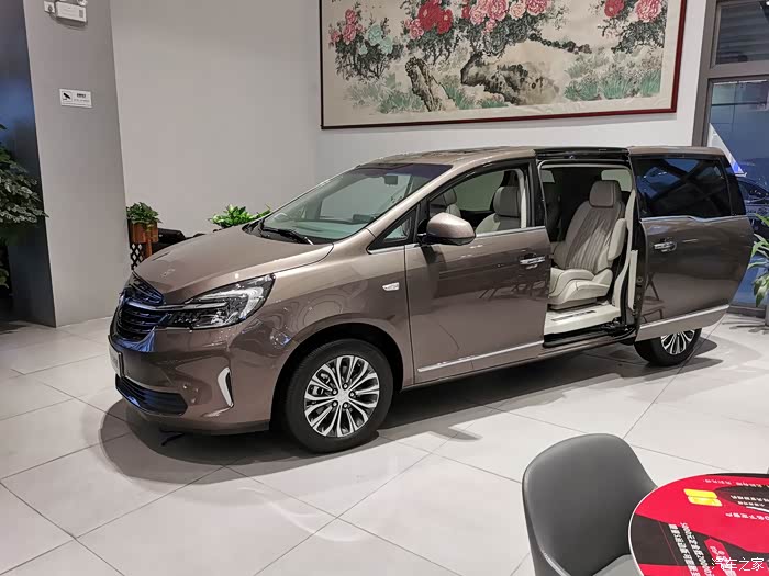 别克gl8陆上公务舱智慧豪华版到店高清实拍照片