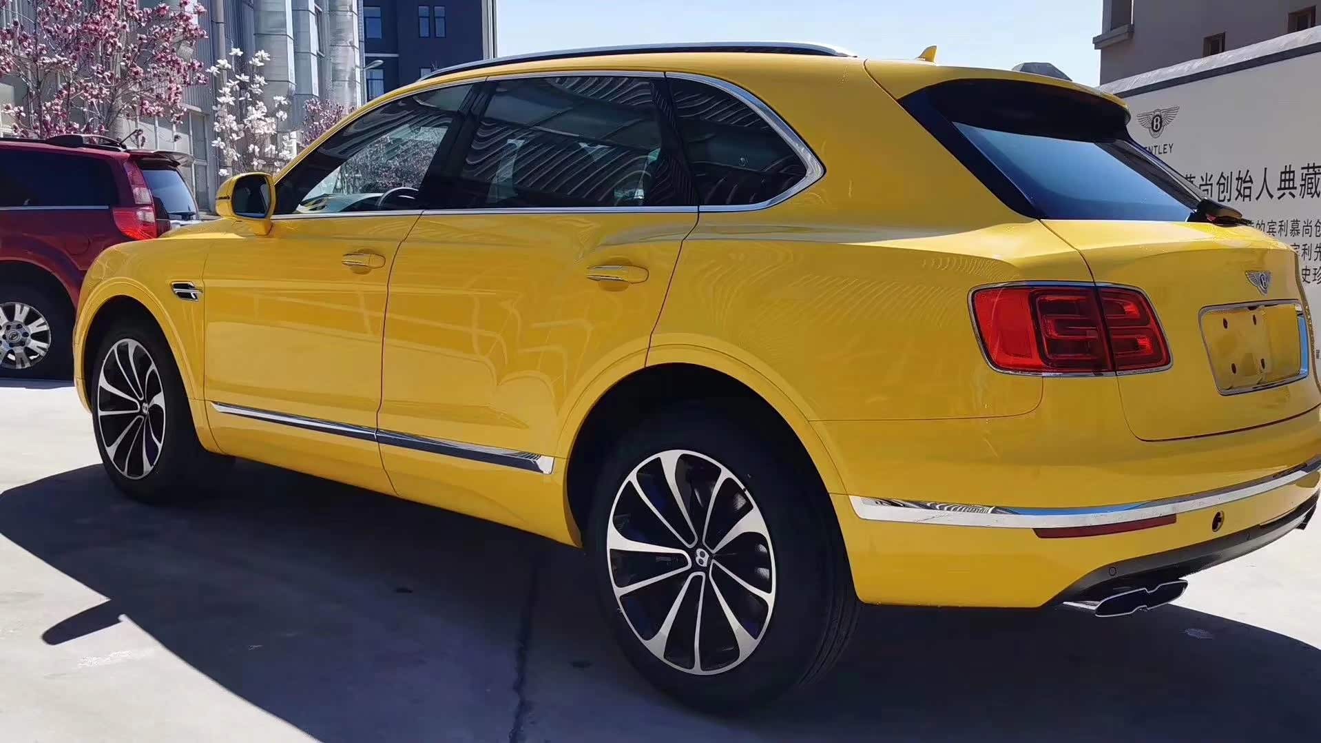 【图】黄色车身让这台宾利越野车更加灵动_宾利论坛_汽车之家论坛