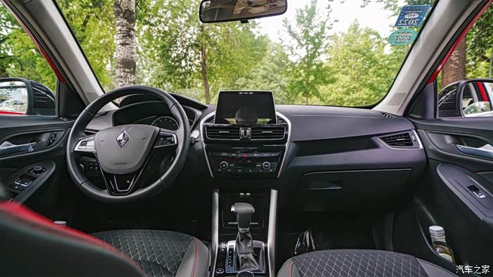 bx3的内饰,一如我的内心世界,只想要简单,舒适.