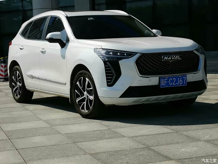 哈弗初恋整体的外观很大气.