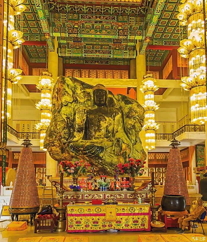 参观世界最大玉佛