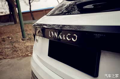 贯穿式的领克车标.