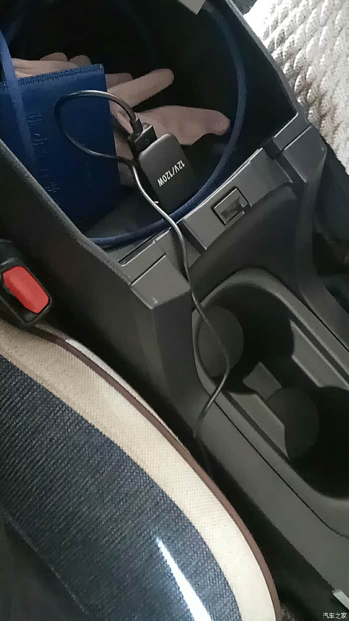 21款卡罗拉豪华版安装行车记录仪点烟器取电