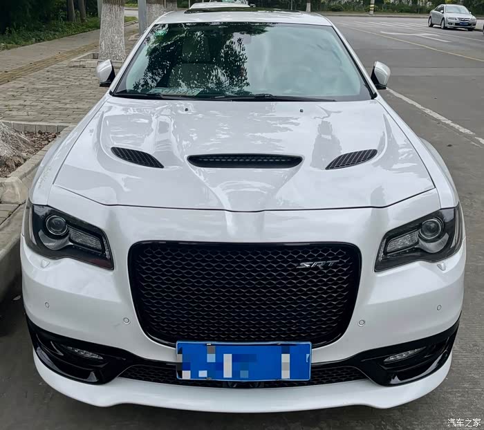 15款克莱斯勒300c蜕变srt