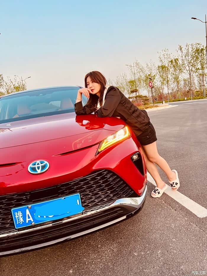 媳妇儿当车模一见钟情再也忘不掉的威飒提车了
