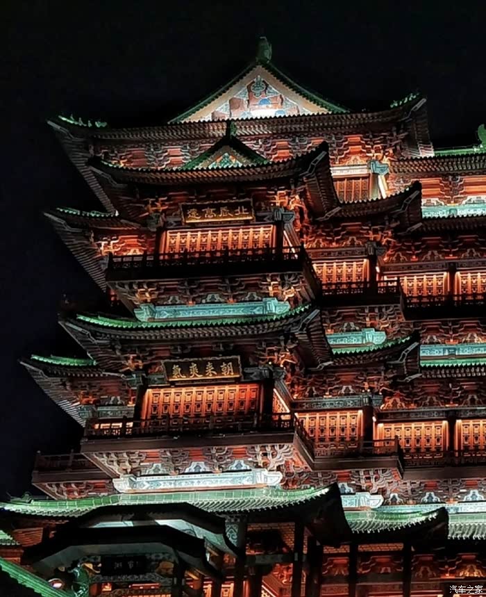 登高望远来感受一下诗人王勃笔下的飞阁流丹下临无地吧