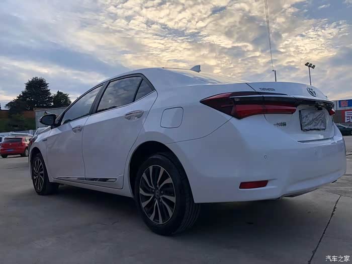 丰田卡罗拉2019款双擎18lecvt