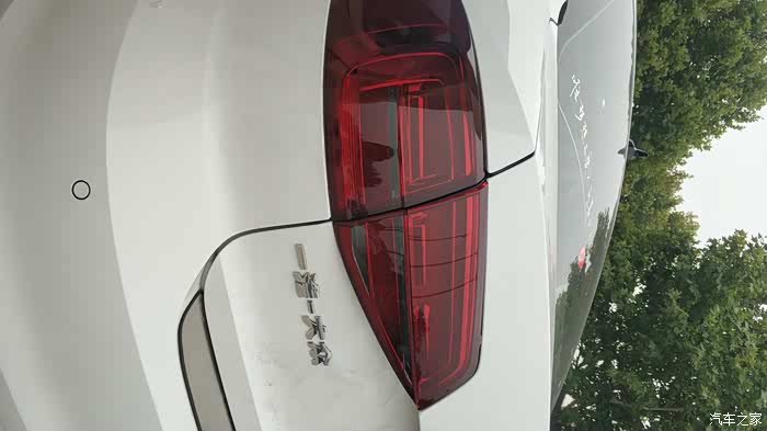 2018款16l速腾流水熏黑尾灯