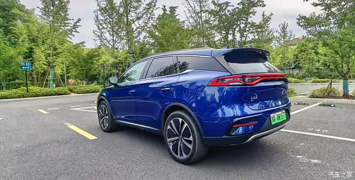 比亚迪王朝家族的价格天花板2022款唐ev四驱旗舰型初体验静态篇