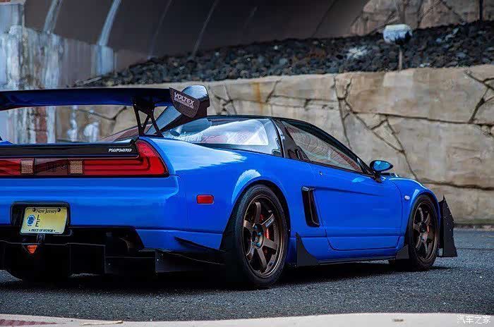 本田王nsx改装顶部进气有那么一丝f1的感觉