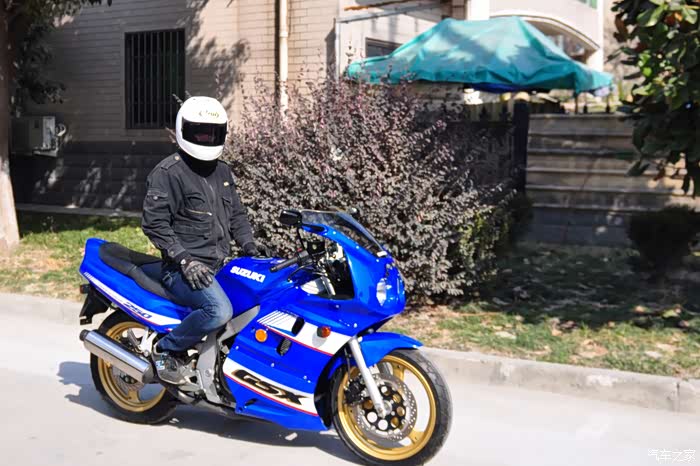 经典情怀车之铃木gsx250征服者济南轻骑铃木