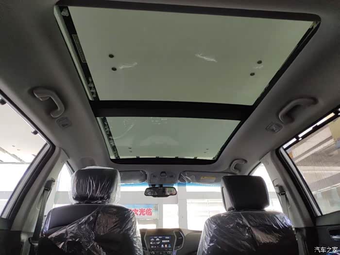 全景天窗,非常吸引人的.