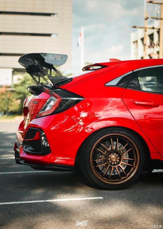 改装后的思域两厢版红色真帅