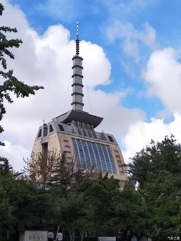 这是大连广播电视台大楼,电视信号就是从这里传播到千家万户