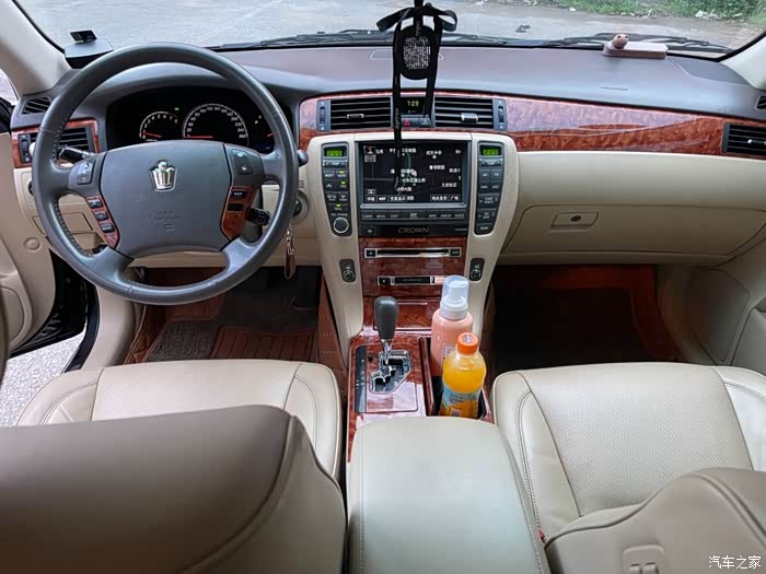 出08年金标丰田皇冠25导航版沈阳看车