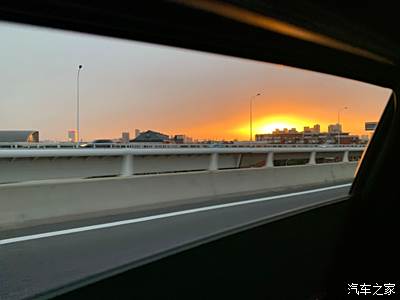 车窗外的日落图片图片
