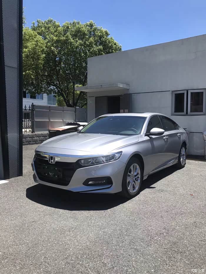 十代雅阁提车冰河银超好看