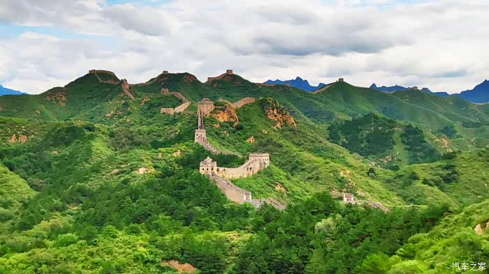 使得这片山,这座城,这条路都变得安宁,大气,庄严,圣洁