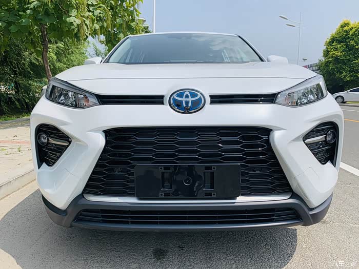 威兰达混动四驱豪华珍珠白提车作业