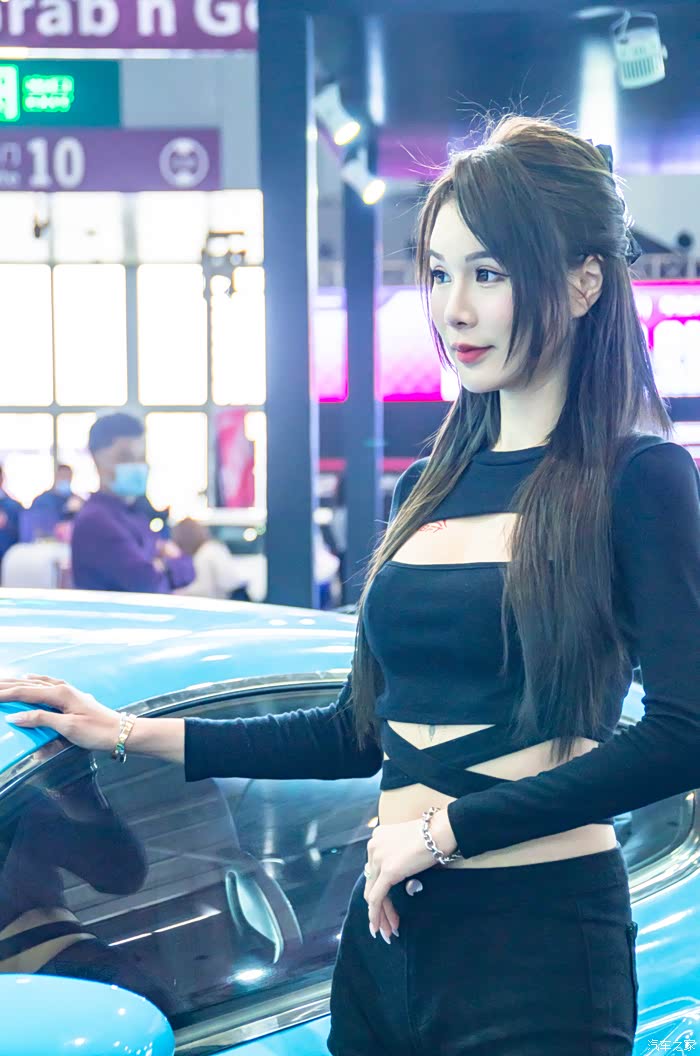 可爱霸气等多款皮裙女模特点击就能观看