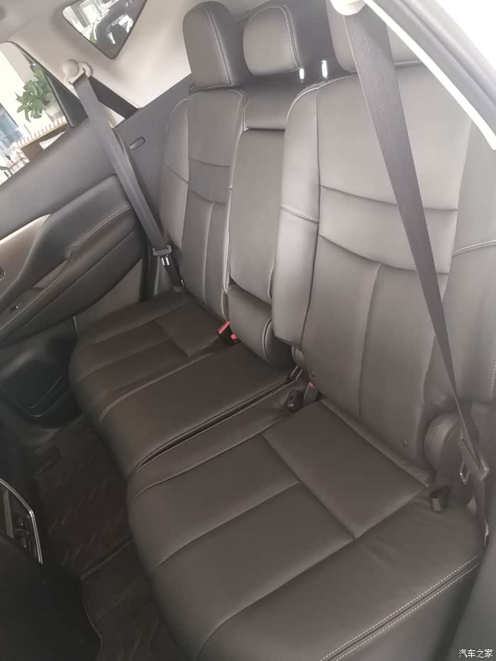 楼兰的乘坐空间怎么样?