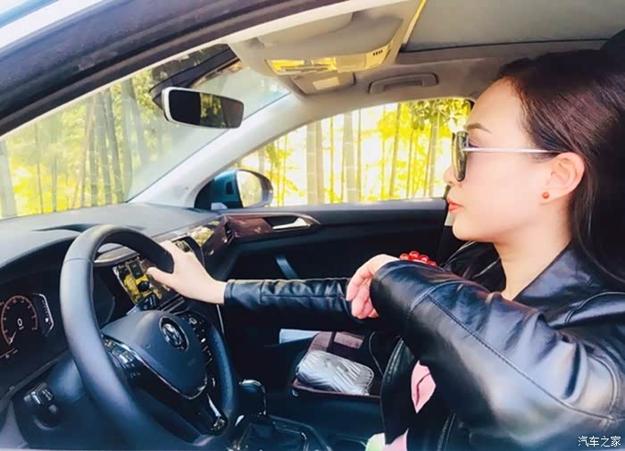 新年的礼物途岳提回家媳妇来把车模做