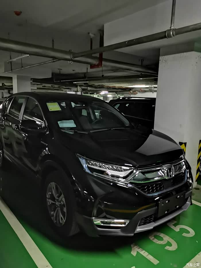 谁有黑色本田crv的高清手机壁纸啊